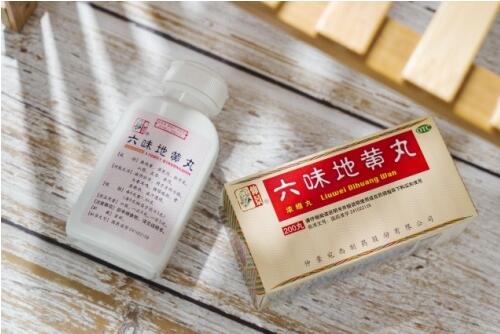 体倦乏力、腰膝酸软属肾阴虚，用六味地黄丸经典名方调理